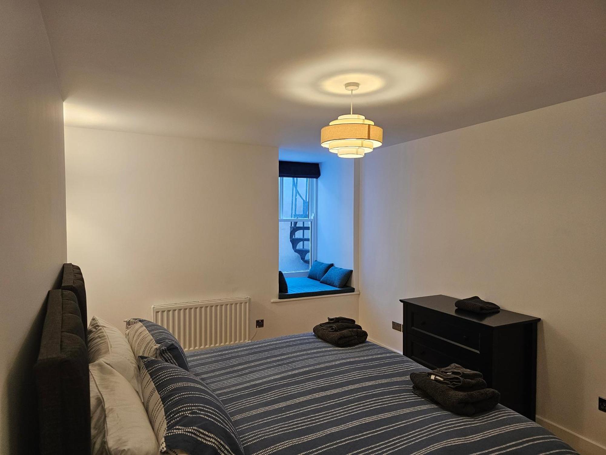 Spacious Modern 2-Bed Parking & Wi-Fi & 65"Oled ブリストル エクステリア 写真
