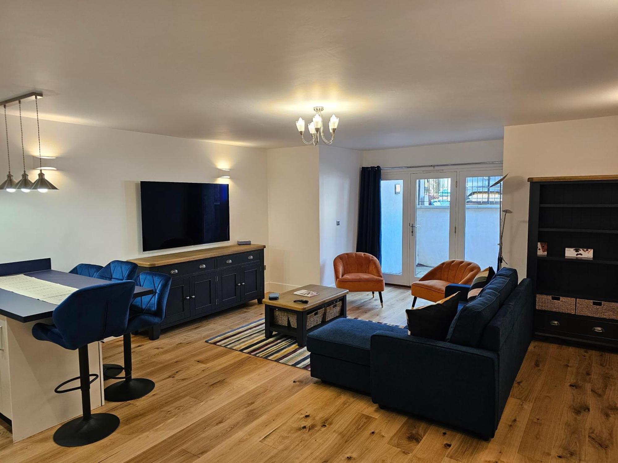Spacious Modern 2-Bed Parking & Wi-Fi & 65"Oled ブリストル エクステリア 写真